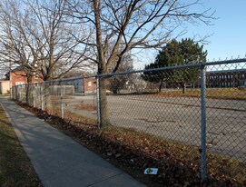 449 Albert St in Oshawa, ON - Building Photo