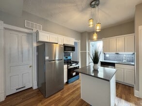 1721 W Nelson St, Unit A09W in Chicago, IL - Building Photo - Building Photo