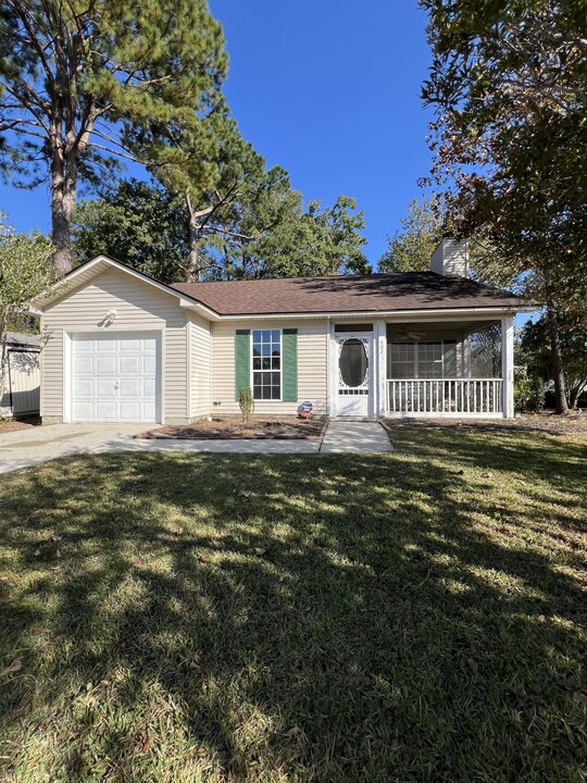 402 Navaho Cir in Summerville, SC - Building Photo