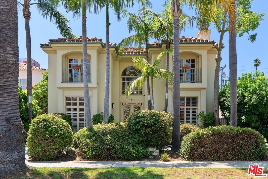 321 S Palm Dr in Beverly Hills, CA - Building Photo