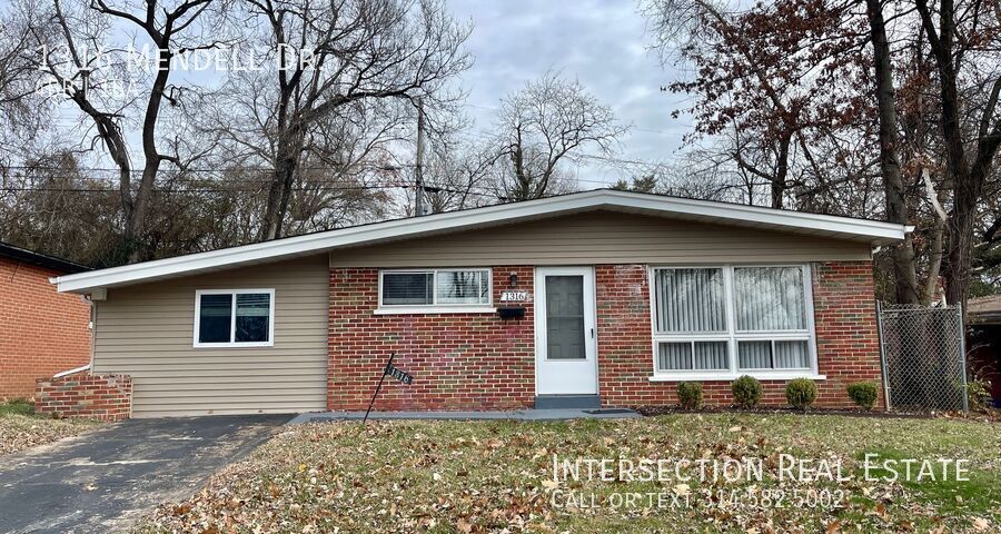 1316 Mendell Dr in University City, MO - Building Photo