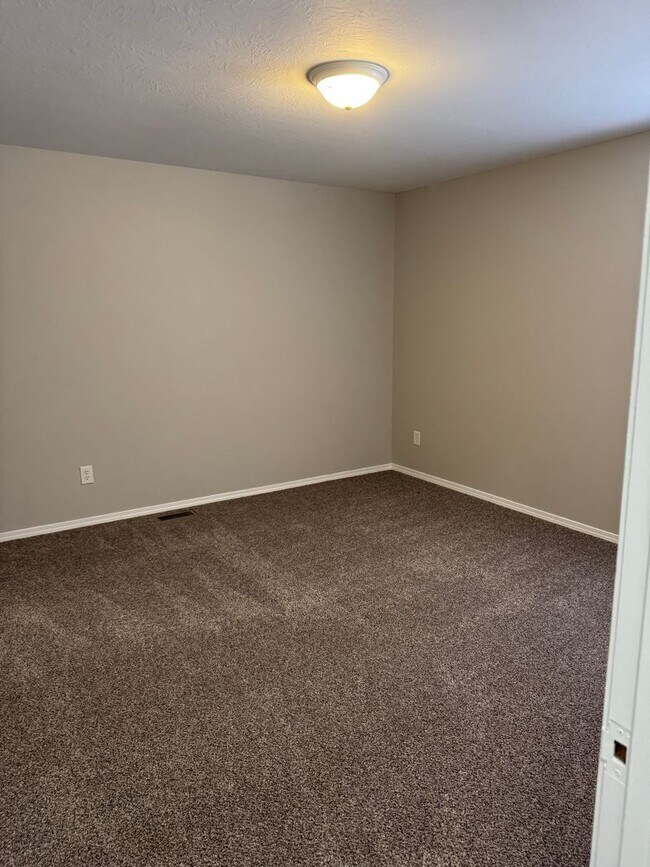 1001 E Division St-Unit -Apt B in Springfield, MO - Foto de edificio - Building Photo