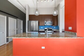511 W Division St, Unit 807 in Chicago, IL - Building Photo - Building Photo