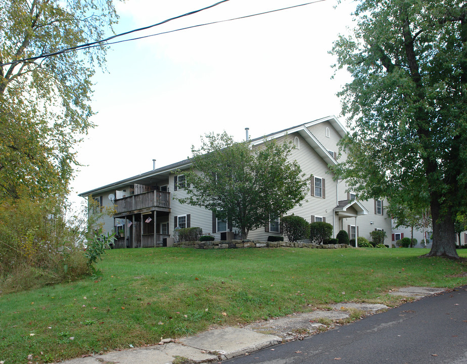 30 Mock St in Hubbard, OH - Foto de edificio