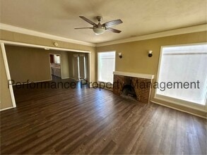 142 Highland Dr in Bakersfield, CA - Building Photo - Building Photo