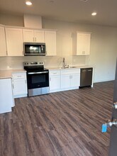 6010 Cougar Trl in Bakersfield, CA - Building Photo - Building Photo