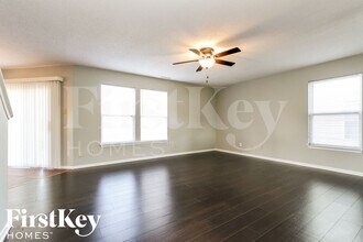 10342 Fairmont Ln in Indianapolis, IN - Foto de edificio - Building Photo