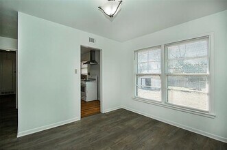 1925 Hilltop Dr in Garland, TX - Building Photo - Building Photo