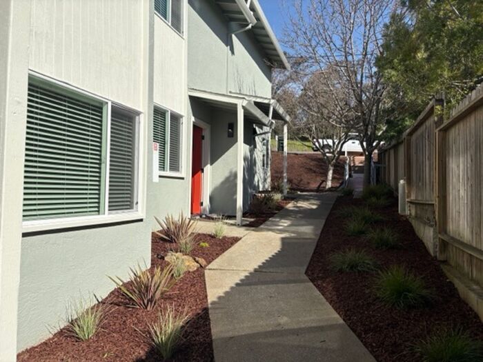 658 E N St in Benicia, CA - Building Photo