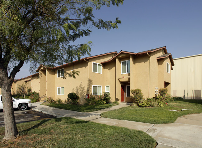 Weedpatch Country Apartments in Lamont, CA - Building Photo - Building Photo