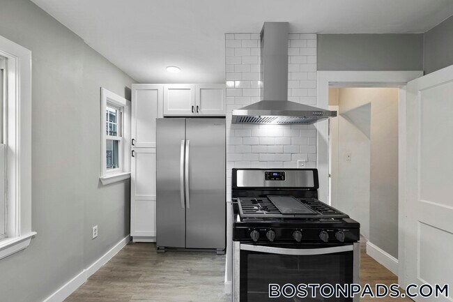 256 Main St in Medford, MA - Building Photo - Building Photo