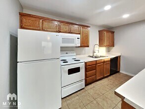 4892 Masch Branch Rd, Unit 9 in Krum, TX - Foto de edificio - Building Photo