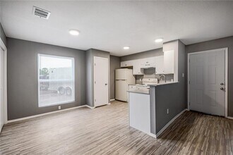 8410 Riverstone Dr-Unit -C in Austin, TX - Building Photo - Building Photo