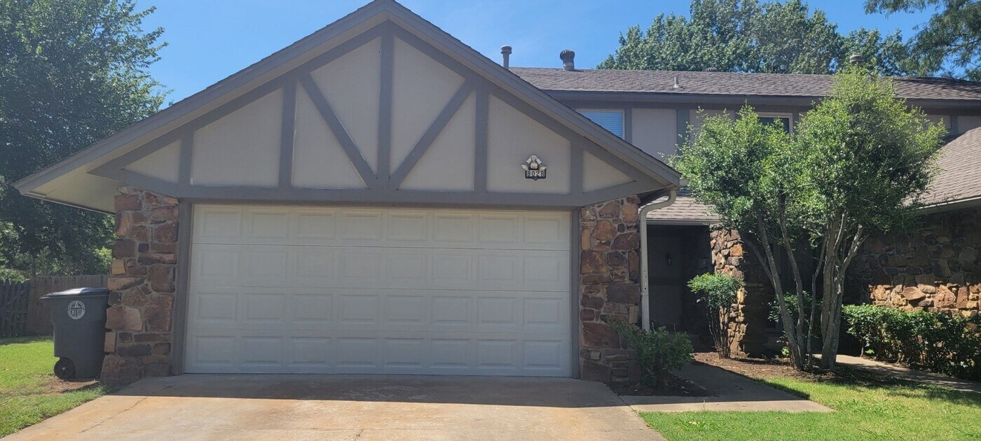 8028 S 79th E Ave in Tulsa, OK - Building Photo