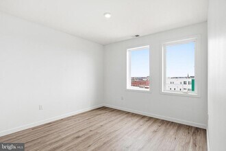 915 N Broad St in Philadelphia, PA - Building Photo - Building Photo