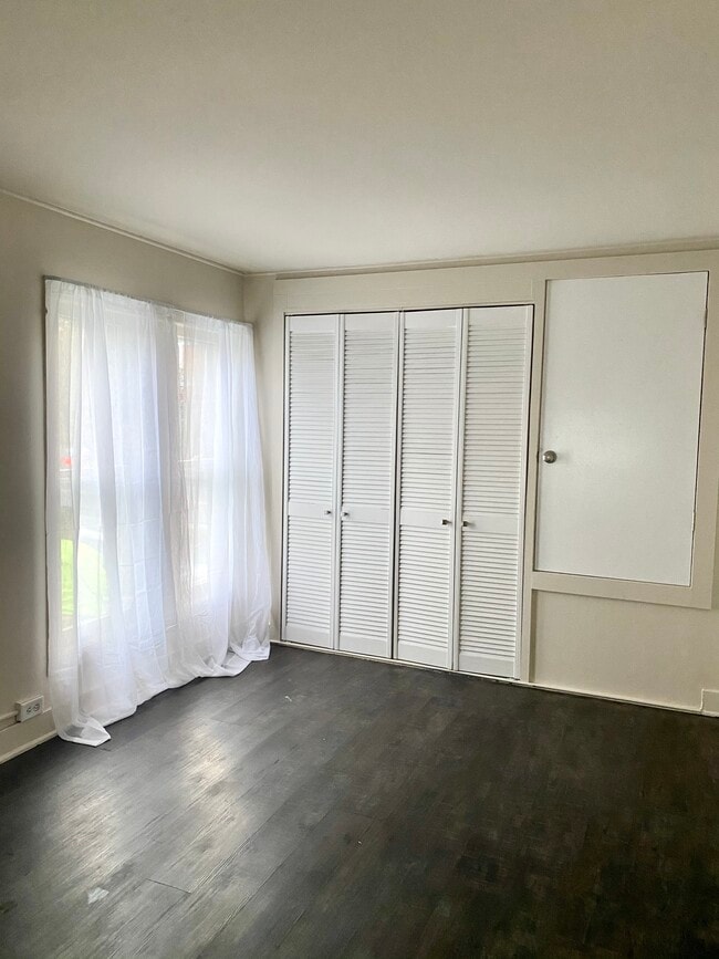 24 N Chestnut St, Unit 1 first floor in New Paltz, NY - Foto de edificio - Building Photo