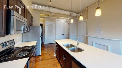 975 E McMillan St-Unit -402 in Cincinnati, OH - Building Photo - Building Photo