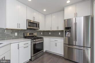 712-14 S Sartain St in Philadelphia, PA - Building Photo - Building Photo
