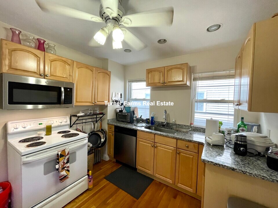 290 Boston Ave, Unit 1 in Medford, MA - Building Photo