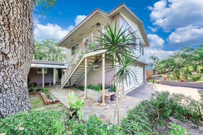 1610 SW 30th Pl in Fort Lauderdale, FL - Building Photo - Building Photo