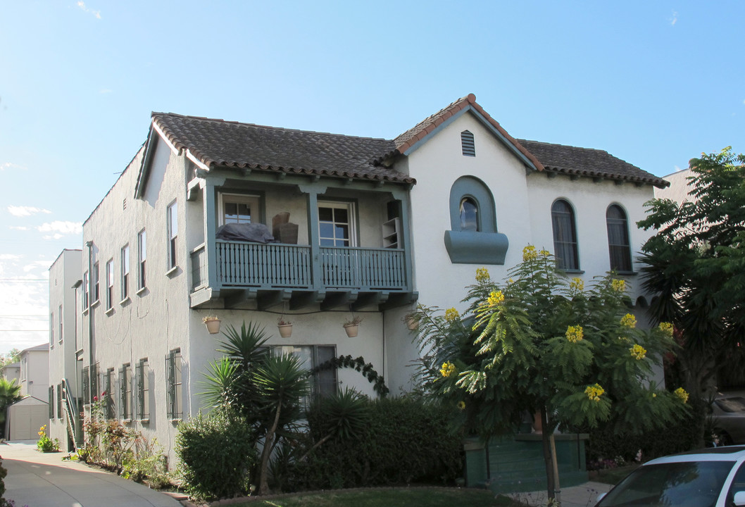 356 N Genesee Ave in Los Angeles, CA - Building Photo