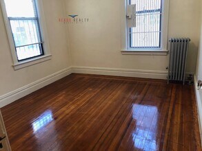 34-29 33rd St in Queens, NY - Building Photo - Building Photo