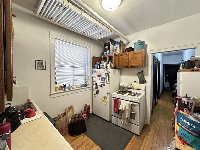 1913 W Larchmont Ave, Unit BG in Chicago, IL - Foto de edificio - Building Photo