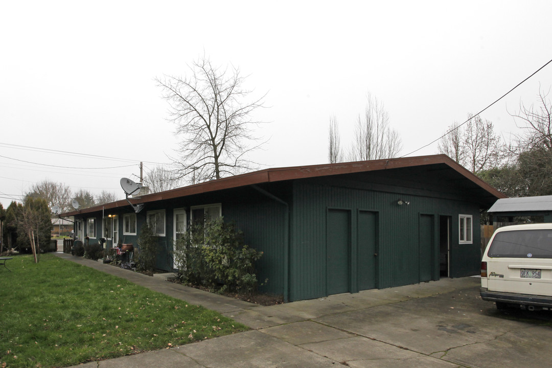 14610 SW Farmington Rd in Beaverton, OR - Building Photo