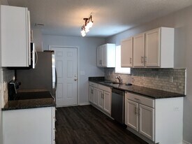 902 Lauderhill Ln in Fort Walton Beach, FL - Building Photo