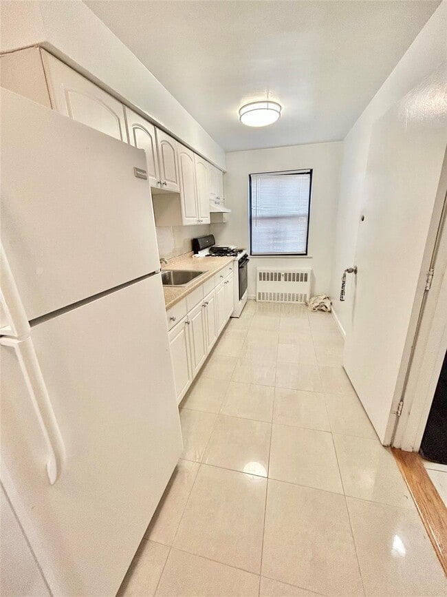 41-25 Corporal Kennedy St in Queens, NY - Foto de edificio - Building Photo