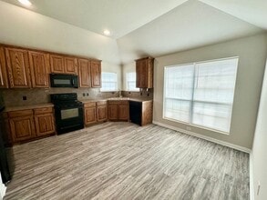 405 Topaz Cir in Hewitt, TX - Building Photo - Building Photo