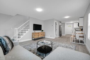 33 Grove Pl in Keansburg, NJ - Building Photo