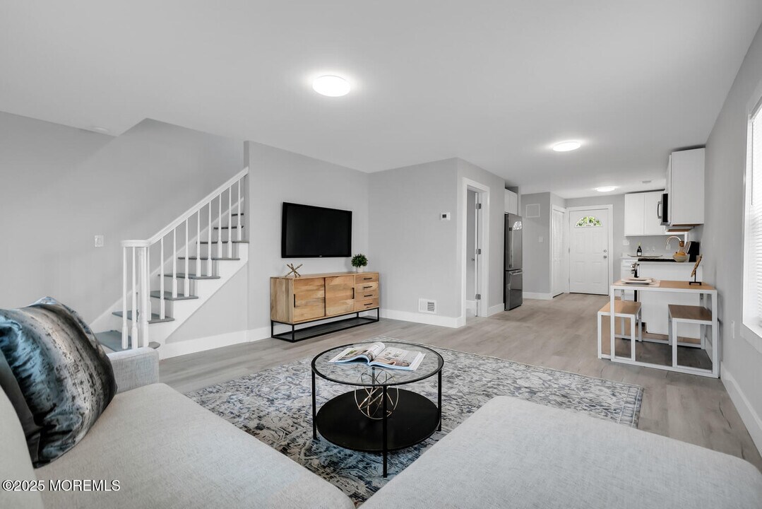 33 Grove Pl in Keansburg, NJ - Building Photo