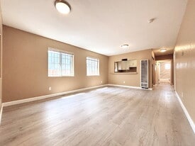 1385 E Vernon Ave in Los Angeles, CA - Building Photo