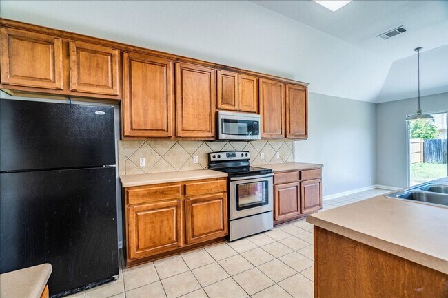 126 Hyltin St in Hutto, TX - Building Photo - Building Photo
