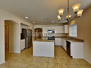 12215 W Dahlia Dr in El Mirage, AZ - Foto de edificio - Building Photo