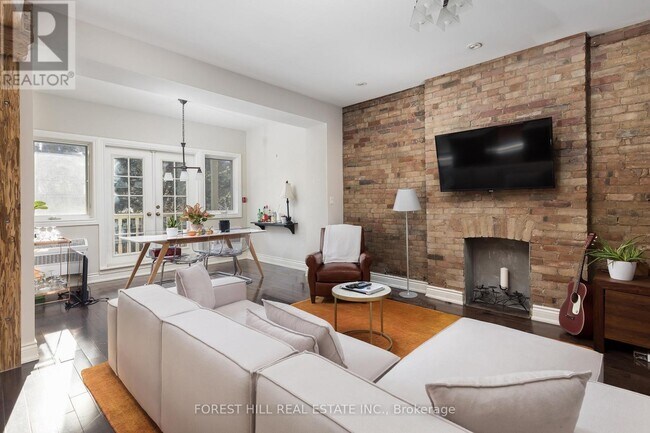 105 Balmoral Ave in Toronto, ON - Building Photo - Building Photo