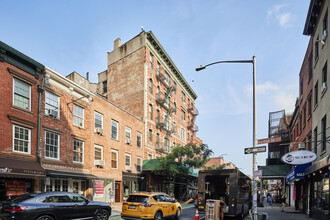 259-263 Bleecker St in New York, NY - Foto de edificio - Primary Photo