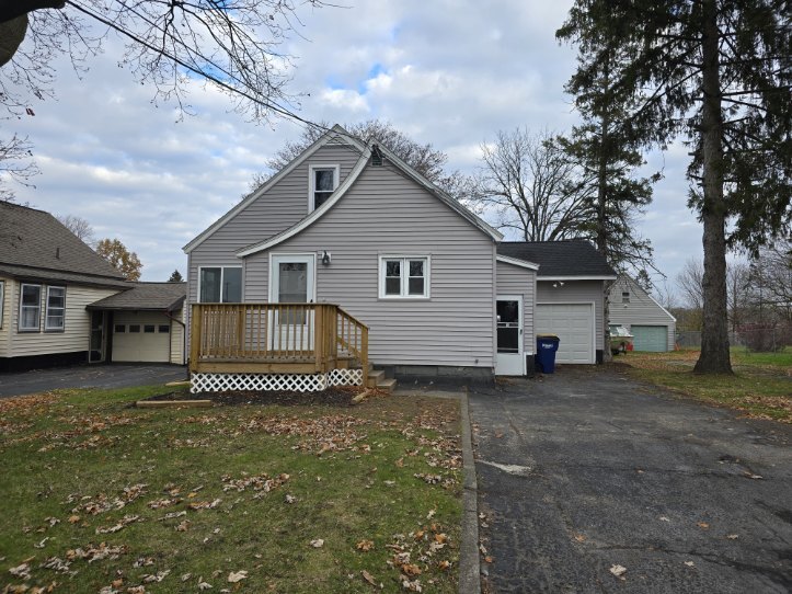 1202 Van Vleck Rd in Syracuse, NY - Building Photo