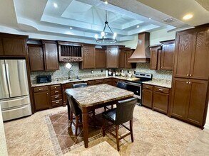 111 Larga Vista Dr in Laredo, TX - Building Photo - Building Photo