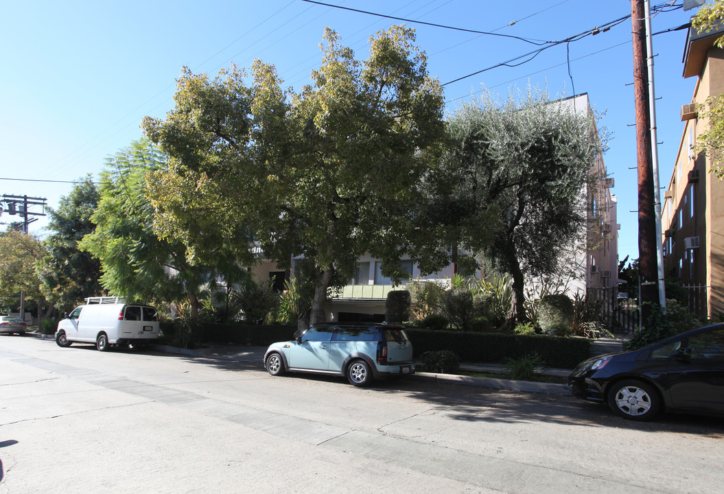 Villa Rodney Apartments in Los Angeles, CA - Building Photo