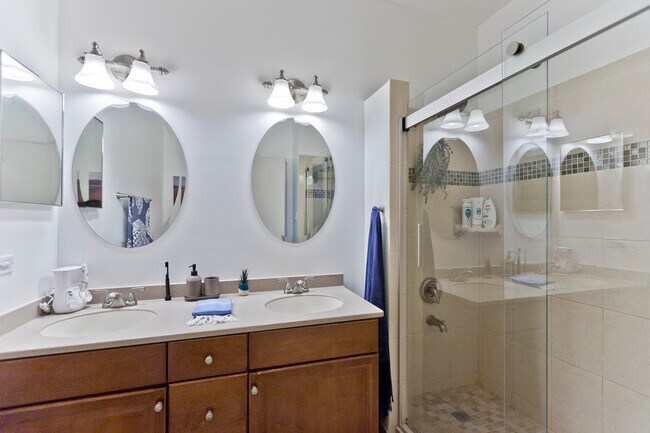 1827 W Oakdale Ave, Unit 1 in Chicago, IL - Building Photo - Building Photo