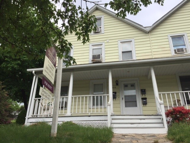 818 Hope St in Stamford, CT - Building Photo