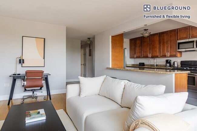 50 W 97th St in New York, NY - Building Photo - Building Photo