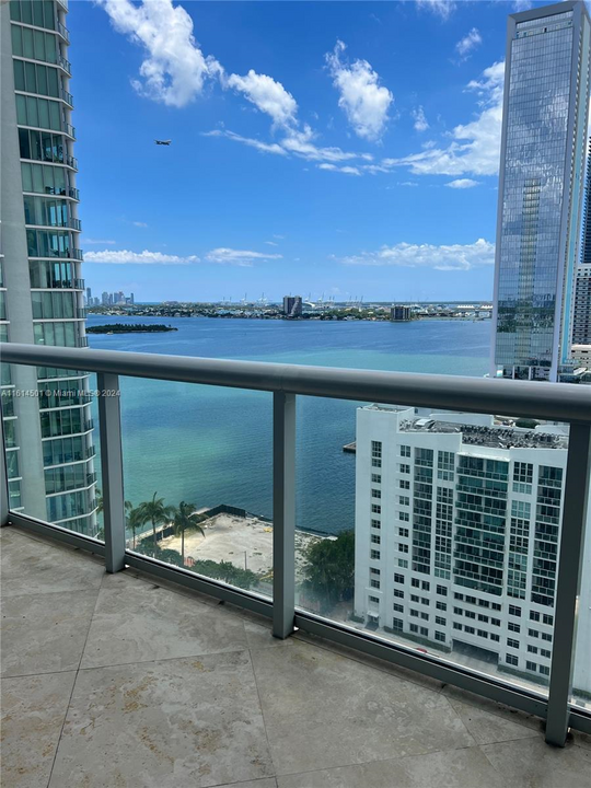 480 NE 30th St, Unit 2103 in Miami, FL - Building Photo