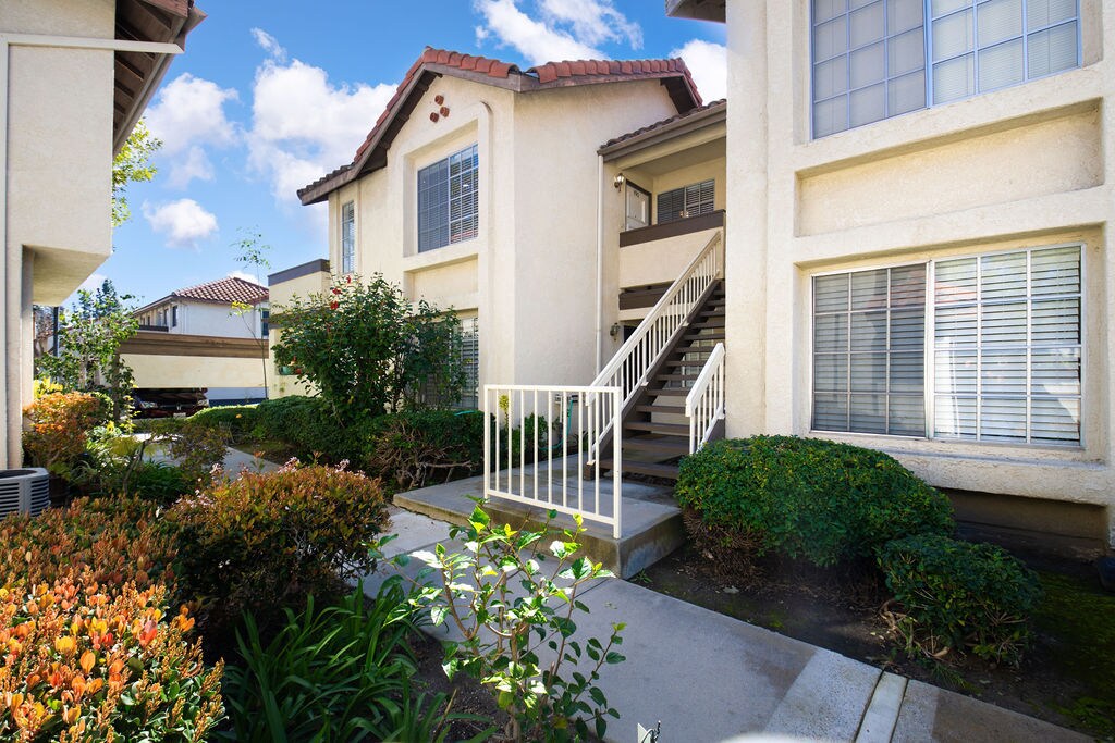 26156 La Real, Unit F in Mission Viejo, CA - Building Photo
