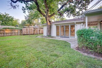 2402 Westover Rd in Austin, TX - Building Photo - Building Photo