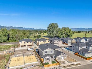 1125 Annalise St in Central Point, OR - Building Photo - Building Photo