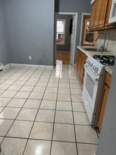 12 E 36th St in Bayonne, NJ - Building Photo - Building Photo