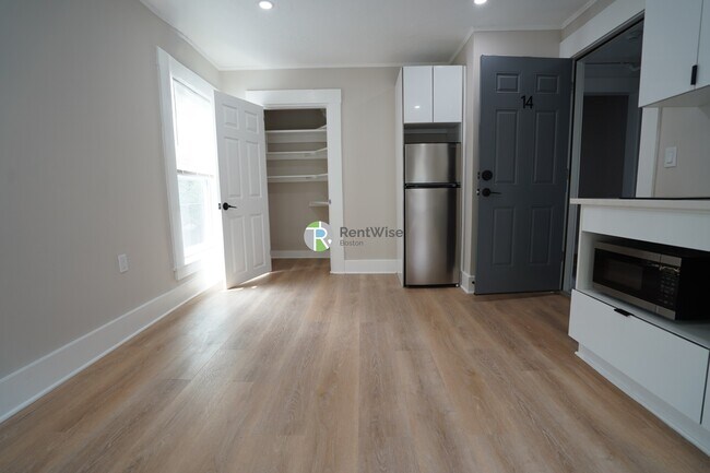 142 Dorchester St in Boston, MA - Building Photo - Building Photo